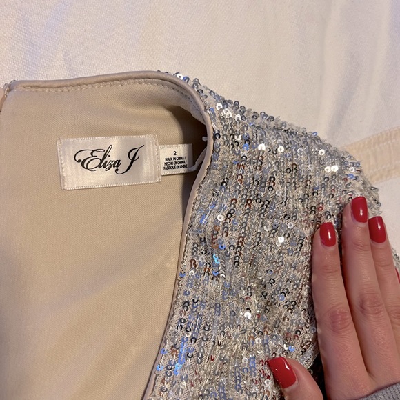 Eliza J Sequin Bow Deep V sequin long special occasion dress size 2 shoulder pad - Picture 3 of 4